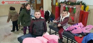 Bring Licht nach Aleppo- Kinder bei der Kleiderausgabe
